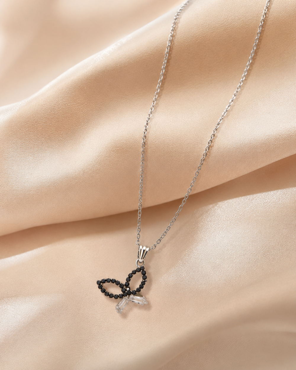 Nyra Pendant
